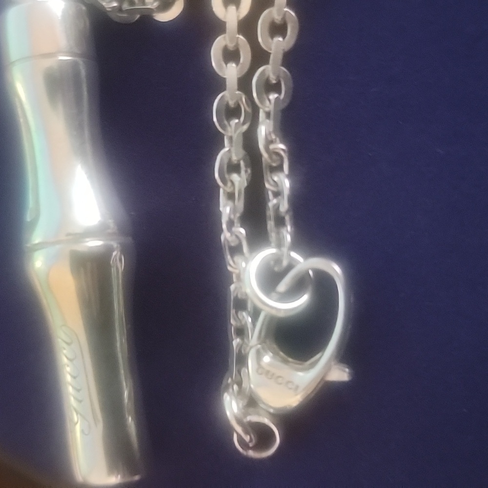 Beautiful Gucci Sterling Pendant 29 Inch Chain And 2 Inch Pendant - Picture 2 of 5